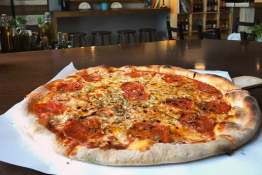 La Famiglia Pizza